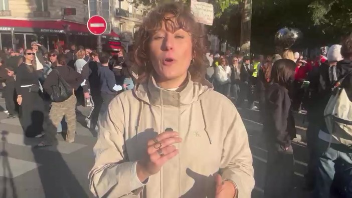 Proteste in Francia, tensioni e scontri nei cortei: le videonews dalla nostra inviata