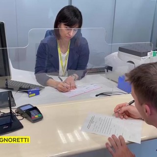 Poste Italiane, passaporti da record: superate le 300 mila richieste negli uffici postali