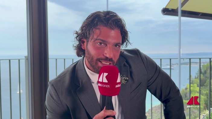 Can Yaman: "Da James Bond in salsa spagnola a un avvocato impacciato, le mie nuove sfide" Can Yaman: "Da James Bond in salsa spagnola a un avvocato impacciato, le mie nuove sfide"