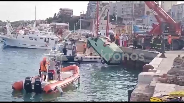 Termoli, furgone finisce in mare e muore il conducente