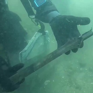 Viterbo, eccezionale scoperta nel Lago di Mezzano: recuperata una spada di oltre tremila anni fa