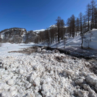 Temperature in rialzo e deboli nevicate ad alta quota: rischio valanghe moderato nel fine settimana