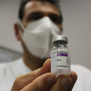 Via libera del ministero ad Astrazeneca fino a 65 anni, Icardi: “Importante accelerazione della campagna vaccinale
