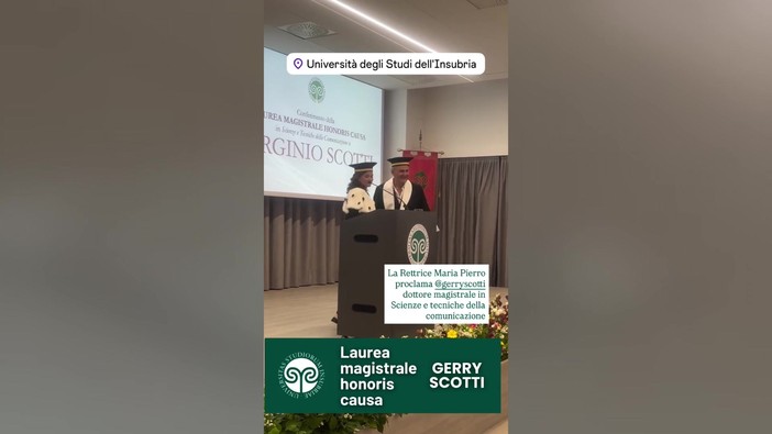Gerry Scotti è dottore in Scienze della comunicazione, il momento della proclamazione Gerry Scotti è dottore in Scienze della comunicazione, il momento della proclamazione