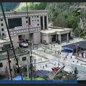 Nepal-Tibet, la frana travolge il confine: valanga di rocce e acqua spazza via tutto