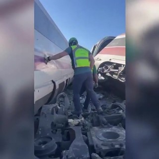 Scontro treni Spagna, il video dei soccorsi sul luogo del disastro ferroviario Scontro treni Spagna, il video dei soccorsi sul luogo del disastro ferroviario