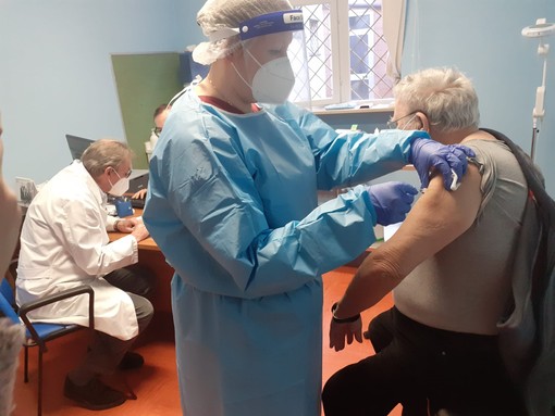 Poco più di 1000 le prime dosi somministrate in Piemonte domenica