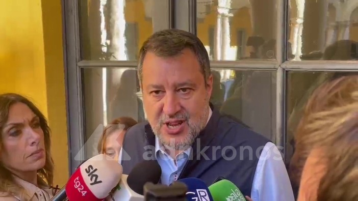 Scontri Milano, Salvini: "Parà pronti con Lince e droni, mi auguro restino per anni"