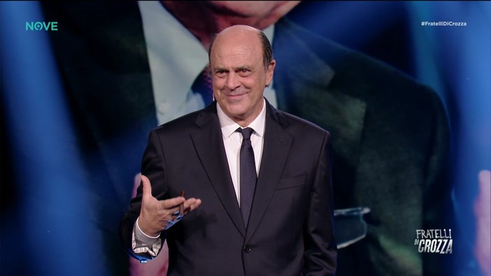 Crozza diventa Bersani, l'appello a Schlein-Conte e la stoccata a Renzi Crozza diventa Bersani, l'appello a Schlein-Conte e la stoccata a Renzi