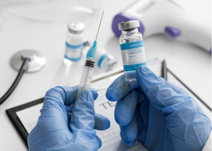 Le farmacie aiuteranno i cittadini nella fase di preadesione per prenotare i vaccini