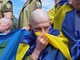 Scambio di prigionieri Russia-Ucraina, 160 soldati in festa per il ritorno a Kiev