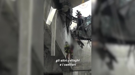 Otto anni fa il crollo del Ponte Morandi, il ricordo del vigile del fuoco: "Sembrava caduta una bomba"