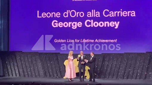 Leone d'oro alla carriera per George Clooney, è standing ovation a Venezia 2026 Leone d'oro alla carriera per George Clooney, è standing ovation a Venezia 2026
