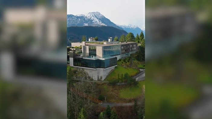 Amato da Hepburn e James Bond, ecco il "resort della pace" tra Usa e Iran