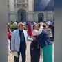 BigMama si laurea, l'abbraccio alla mamma e al papà dopo la proclamazione BigMama si laurea, l'abbraccio alla mamma e al papà dopo la proclamazione
