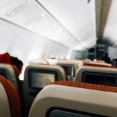 Il comandante si sente male e aereo deve atterrare d'emergenza: "Non riesce a pilotare"