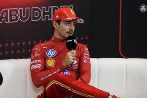 Hamilton, Leclerc e quelle foto troppo 'serie'. Vasseur: &quot;Charles, puoi sorridere...&quot;