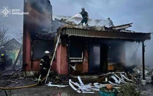 Ucraina-Russia, notte di fuoco su Kiev. Oggi Trump e Zelensky in call con i leader Ue