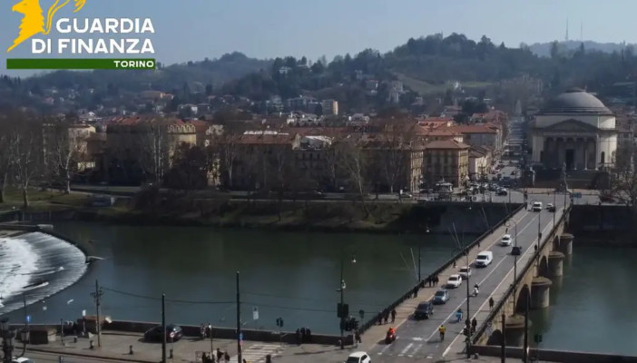 Finta banca e falso oro per truffare risparmiatori, maxi sequestro a Torino