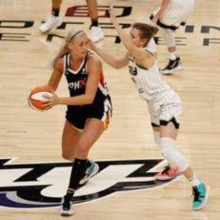 WNBA, problema... sex toys: &quot;Smettetela di lanciarli in campo&quot;