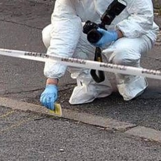 Sparo contro un gruppo di ragazzi in strada a Napoli, ucciso un 18enne Sparo contro un gruppo di ragazzi in strada a Napoli, ucciso un 18enne