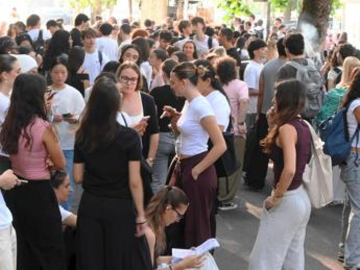 Maturità 2026, l'esperto: "Studiare tutta la notte non aiuta, dormire sì" Maturità 2026, l'esperto: "Studiare tutta la notte non aiuta, dormire sì"