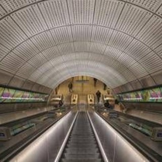 Blackout paralizza la metro di Londra, tre linee sospese e ritardi su altre sei