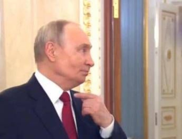 Putin, il discorso è da rifare ma il video finisce online