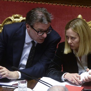 Carburanti, confronto tra Meloni e Giorgetti sul caro prezzi