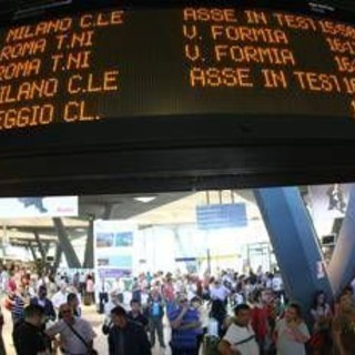 Disagi sull'Alta Velocità oggi, treni in ritardo fino a un'ora per inconveniente tecnico: cosa sappiamo Disagi sull'Alta Velocità oggi, treni in ritardo fino a un'ora per inconveniente tecnico: cosa sappiamo