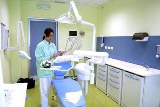 World Smile Day, l'indagine: &quot;Con prevenzione dentale risparmi per 2,3 miliardi l’anno&quot;
