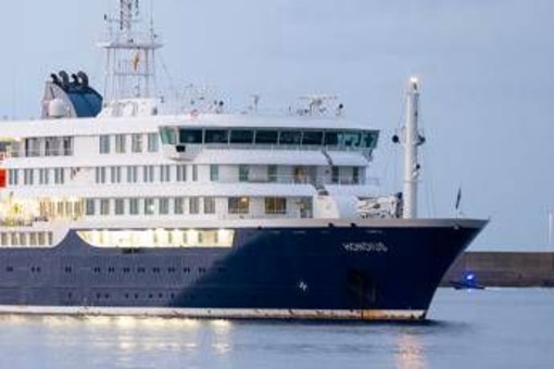 Allerta Hantavirus, la nave Hondius arrivata a Tenerife: delegazione Oms al porto di Granadilla