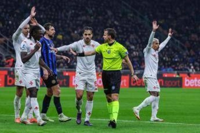Inter-Fiorentina, presidente dell'Aia: &quot;Pallone era uscito, ma impossibile intervenire&quot;