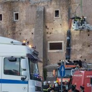 Crollo Torre dei Conti a Roma, Smeriglio: &quot;Prima salvare operaio, poi, valutazioni tecniche su cause&quot;