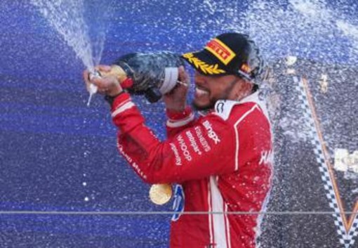 Hamilton, vittoria e... commozione. Il messaggio in italiano: "Grazie a tutti" Hamilton, vittoria e... commozione. Il messaggio in italiano: "Grazie a tutti"