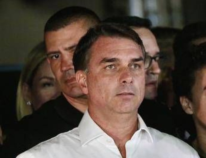 Brasile, Bolsonaro in fuga negli Usa? "Aereo in volo, il senatore è sparito"