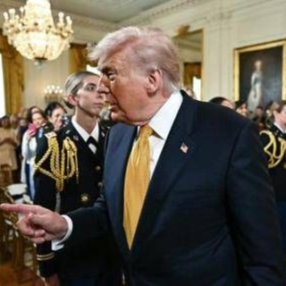 Iran-Usa, Trump: "Accordo vicino". Teheran: "Pronti a respingere attacco"
