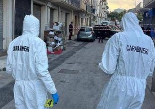 Siracusa, accoltella la ex che esce dal lavoro: lei in fin di vita, lui arrestato Siracusa, accoltella la ex che esce dal lavoro: lei in fin di vita, lui arrestato