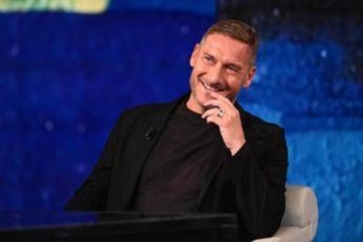 Roma, Totti 'sfotte' dopo i rigori sbagliati: &quot;È uno scherzo? Non è mai successo&quot;