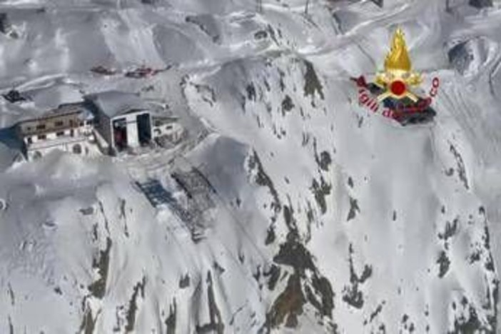 Incidente funivia a Macugnaga, 4 feriti e 100 bloccati a monte: tutti evacuati Incidente funivia a Macugnaga, 4 feriti e 100 bloccati a monte: tutti evacuati