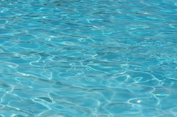 Bimba di 2 anni annega in piscina e muore a Palermo