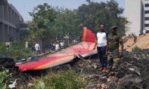 Air India, scatola nera conferma: capitano ha spento motori, copilota nel panico
