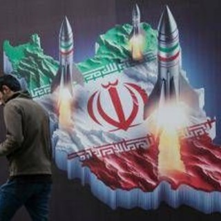 &quot;Israele pronto a lanciare operazione contro l'Iran&quot;. Usa in allerta: via personale da ambasciate
