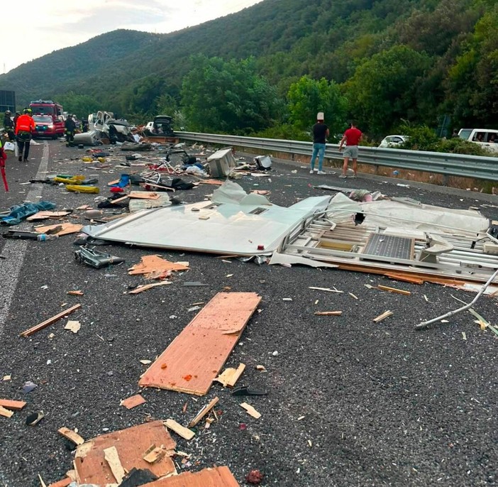 Tragico incidente sulla Rieti-Terni, 6 morti e 26 feriti Tragico incidente sulla Rieti-Terni, 6 morti e 26 feriti