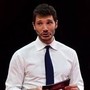 Il legale di Stefano De Martino sui video privati: &quot;Come sta? Chiunque sarebbe offeso e triste&quot;