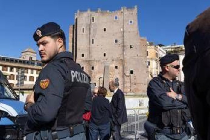 Crollo Torre dei Conti, lutto cittadino oggi a Roma per operaio morto Crollo Torre dei Conti, lutto cittadino oggi a Roma per operaio morto