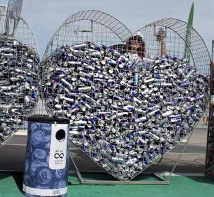 Sostenibilità, riciclo e creatività: Cial porta Ogni Lattina Vale al Lucca Comics&Games Sostenibilità, riciclo e creatività: Cial porta Ogni Lattina Vale al Lucca Comics&Games