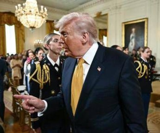 Iran-Usa, Trump: "Accordo vicino". Teheran: "Pronti a respingere attacco"