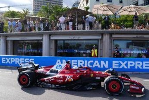Leclerc vola e la Ferrari sogna, Charles domina libere a Monaco