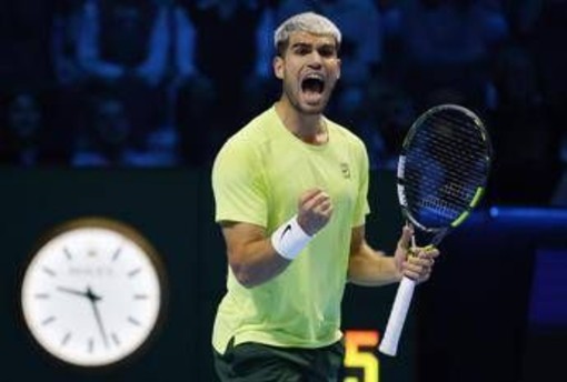 Alcaraz batte Musetti alle Atp Finals e si assicura il numero uno. Sinner chiude il 2025 al secondo posto